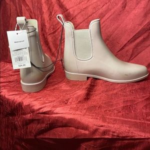 Women’s rain boots